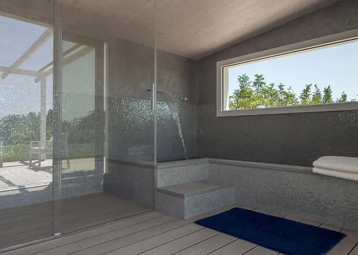 Lisa 8, Emma 리미니