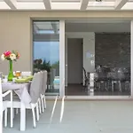 Lisa 8, Emma Villa
