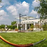 Villa Lisa 8, Emma
