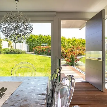 Lisa 8, Emma וילה רימיני