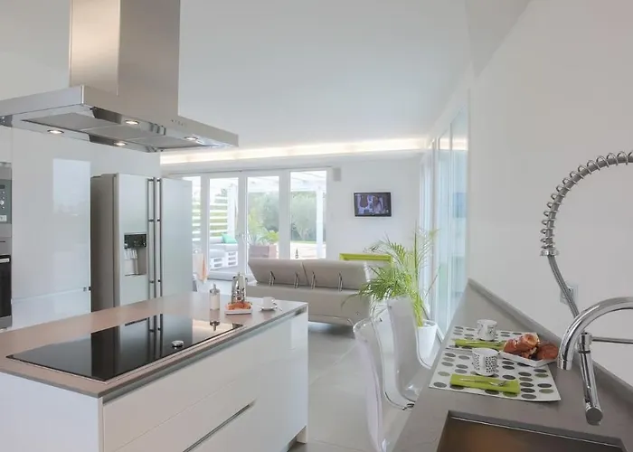 Lisa 8, Emma Vila Rimini