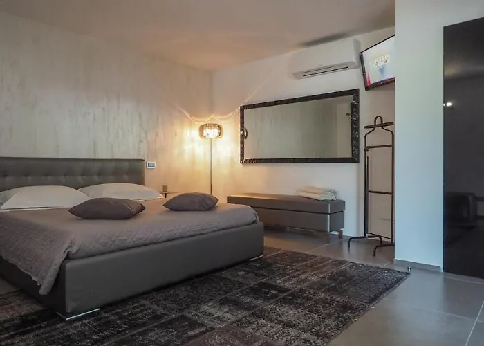 Vila Lisa 8, Emma Rimini