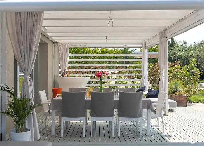 Lisa 8, Emma Βίλα Ρίμινι