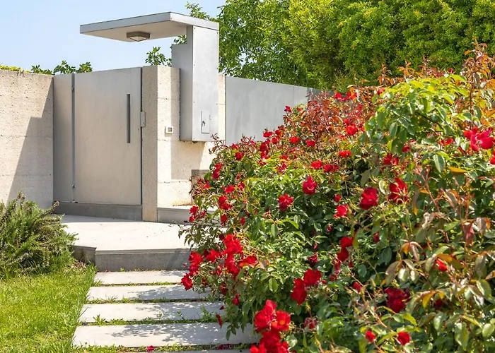 Βίλα Lisa 8, Emma