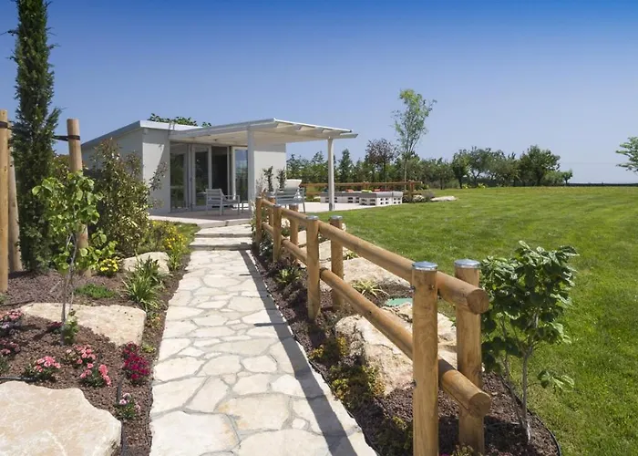 Villa Lisa 8, Emma Rimini