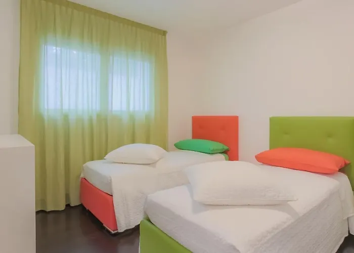 Lisa 8, Emma Villa Rimini